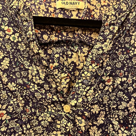 Old Navy Long Sleeved Fun blouse - Picture 4 of 6